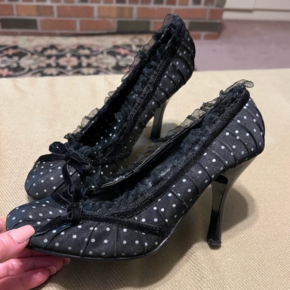 Wild Diva Shoes - Sz 8.5 Pin Up Vintage Style Polka Dot Wild Diva Heels